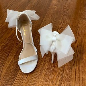 Lulu’s white heels with tool bow